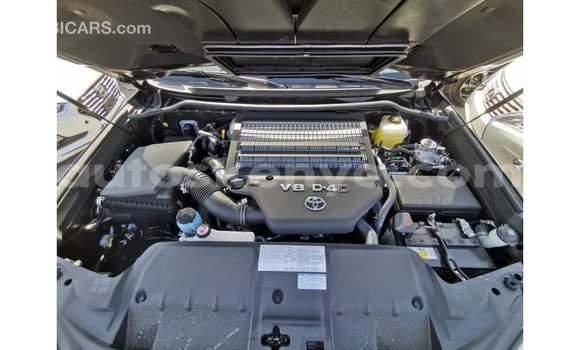 Buy Import Toyota Land Cruiser Black Car in Import - Dubai in Central Kenya Buy Import Toyota Land Cruiser Black Car in Import - Dubai in Central Kenya