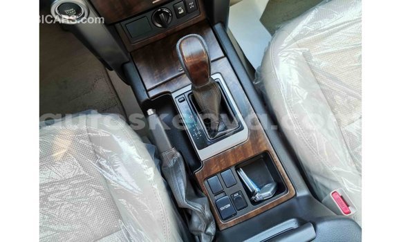 Imported Toyota Prado White Makiinaa iti Import - Dubai keessatti Central Kenya keessatti Imported Toyota Prado White Makiinaa iti Import - Dubai keessatti Central Kenya keessatti