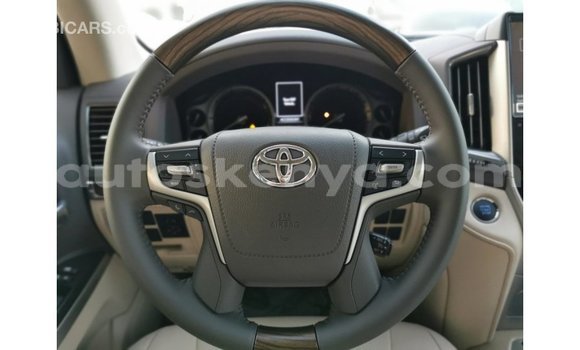 Nunua Imported Toyota Land Cruiser Nyeupe Gari ndani ya Import - Dubai nchini Kati Kenya Nunua Imported Toyota Land Cruiser Nyeupe Gari ndani ya Import - Dubai nchini Kati Kenya