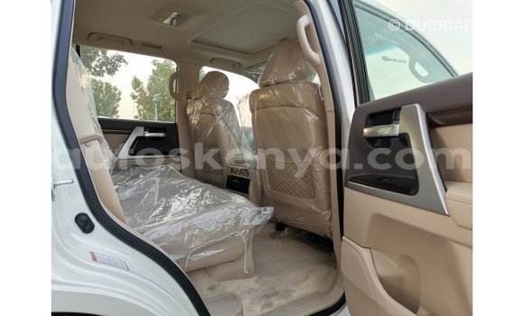 Nunua Imported Toyota Land Cruiser Nyeupe Gari ndani ya Import - Dubai nchini Kati Kenya Nunua Imported Toyota Land Cruiser Nyeupe Gari ndani ya Import - Dubai nchini Kati Kenya