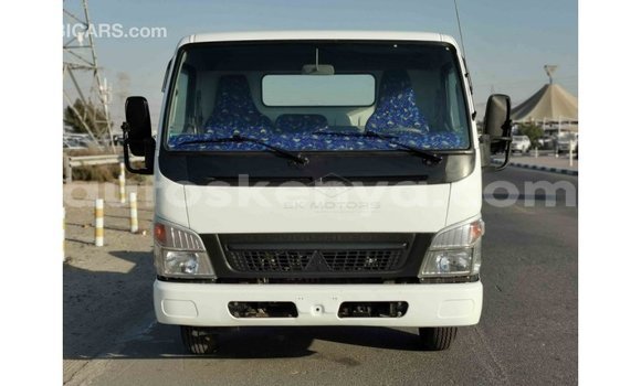 Imported Mitsubishi Fuso White Netiree iti Import - Dubai keessatti Central Kenya keessatti Imported Mitsubishi Fuso White Netiree iti Import - Dubai keessatti Central Kenya keessatti