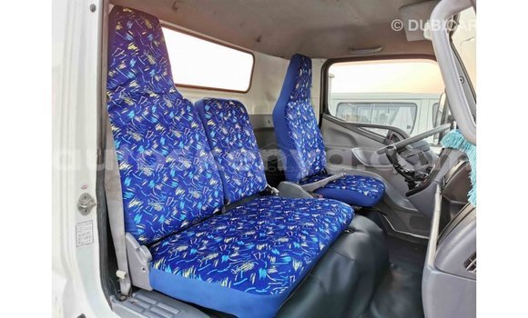 Imported Mitsubishi Fuso White Netiree iti Import - Dubai keessatti Central Kenya keessatti Imported Mitsubishi Fuso White Netiree iti Import - Dubai keessatti Central Kenya keessatti