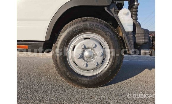 Imported Mitsubishi Fuso White Netiree iti Import - Dubai keessatti Central Kenya keessatti Imported Mitsubishi Fuso White Netiree iti Import - Dubai keessatti Central Kenya keessatti