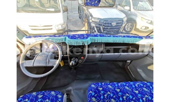 Nunua Imported Mitsubishi Fuso Nyeupe Lori ndani ya Import - Dubai nchini Kati Kenya Nunua Imported Mitsubishi Fuso Nyeupe Lori ndani ya Import - Dubai nchini Kati Kenya