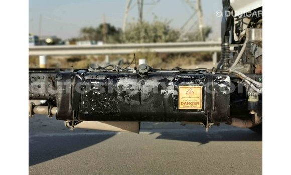 Nunua Imported Mitsubishi Fuso Nyeupe Lori ndani ya Import - Dubai nchini Kati Kenya Nunua Imported Mitsubishi Fuso Nyeupe Lori ndani ya Import - Dubai nchini Kati Kenya