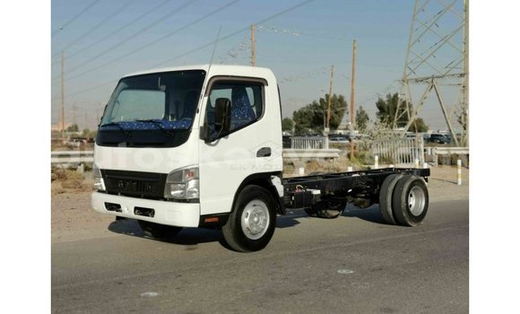 Imported Mitsubishi Fuso White Netiree iti Import - Dubai keessatti Central Kenya keessatti
