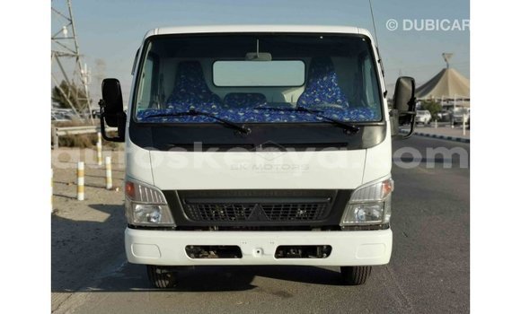 Nunua Imported Mitsubishi Fuso Nyeupe Lori ndani ya Import - Dubai nchini Kati Kenya Nunua Imported Mitsubishi Fuso Nyeupe Lori ndani ya Import - Dubai nchini Kati Kenya