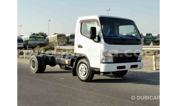 Nunua Imported Mitsubishi Fuso Nyeupe Lori ndani ya Import - Dubai nchini Kati Kenya Nunua Imported Mitsubishi Fuso Nyeupe Lori ndani ya Import - Dubai nchini Kati Kenya