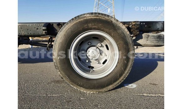 Nunua Imported Mitsubishi Fuso Nyeupe Lori ndani ya Import - Dubai nchini Kati Kenya Nunua Imported Mitsubishi Fuso Nyeupe Lori ndani ya Import - Dubai nchini Kati Kenya