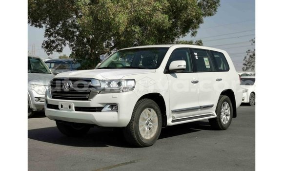 Nunua Imported Toyota Land Cruiser Nyeupe Gari ndani ya Import - Dubai nchini Kati Kenya Nunua Imported Toyota Land Cruiser Nyeupe Gari ndani ya Import - Dubai nchini Kati Kenya