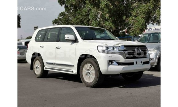 Nunua Imported Toyota Land Cruiser Nyeupe Gari ndani ya Import - Dubai nchini Kati Kenya Nunua Imported Toyota Land Cruiser Nyeupe Gari ndani ya Import - Dubai nchini Kati Kenya