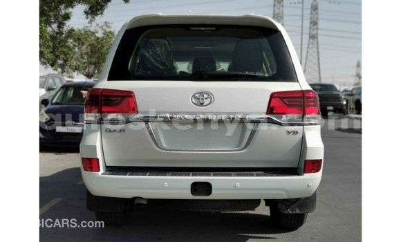 Nunua Imported Toyota Land Cruiser Nyeupe Gari ndani ya Import - Dubai nchini Kati Kenya Nunua Imported Toyota Land Cruiser Nyeupe Gari ndani ya Import - Dubai nchini Kati Kenya