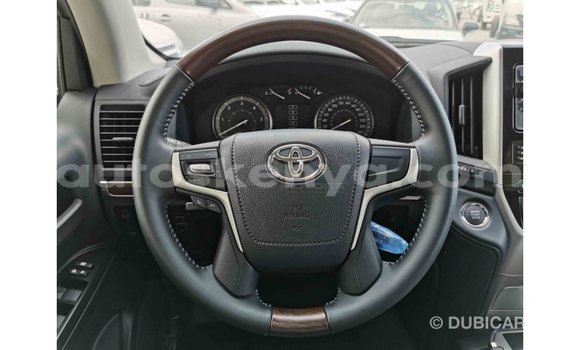 Nunua Imported Toyota Land Cruiser Nyeupe Gari ndani ya Import - Dubai nchini Kati Kenya Nunua Imported Toyota Land Cruiser Nyeupe Gari ndani ya Import - Dubai nchini Kati Kenya