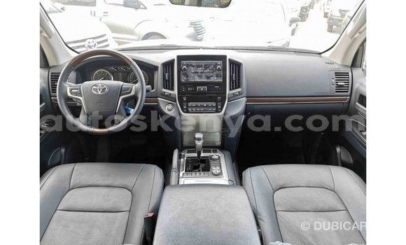 Nunua Imported Toyota Land Cruiser Nyeupe Gari ndani ya Import - Dubai nchini Kati Kenya Nunua Imported Toyota Land Cruiser Nyeupe Gari ndani ya Import - Dubai nchini Kati Kenya