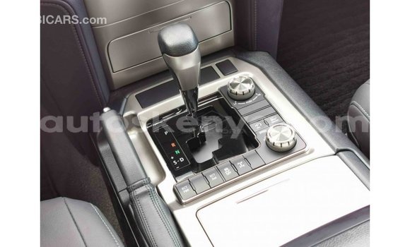 Nunua Imported Toyota Land Cruiser Nyeupe Gari ndani ya Import - Dubai nchini Kati Kenya Nunua Imported Toyota Land Cruiser Nyeupe Gari ndani ya Import - Dubai nchini Kati Kenya