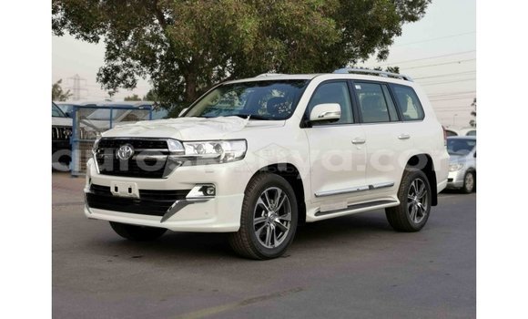 Buy Import Toyota Land Cruiser White Car in Import - Dubai in Central Kenya Buy Import Toyota Land Cruiser White Car in Import - Dubai in Central Kenya