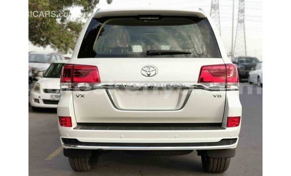 Buy Import Toyota Land Cruiser White Car in Import - Dubai in Central Kenya Buy Import Toyota Land Cruiser White Car in Import - Dubai in Central Kenya