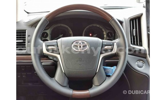 Buy Import Toyota Land Cruiser White Car in Import - Dubai in Central Kenya Buy Import Toyota Land Cruiser White Car in Import - Dubai in Central Kenya