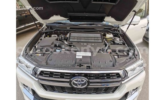 Buy Import Toyota Land Cruiser White Car in Import - Dubai in Central Kenya Buy Import Toyota Land Cruiser White Car in Import - Dubai in Central Kenya