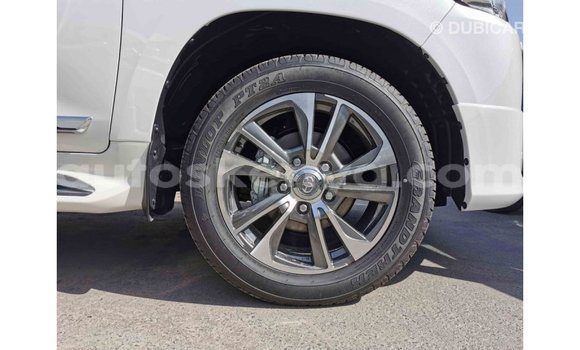 Buy Import Toyota Land Cruiser White Car in Import - Dubai in Central Kenya Buy Import Toyota Land Cruiser White Car in Import - Dubai in Central Kenya