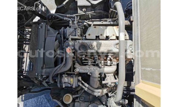 Imported Mitsubishi Carisma White Makiinaa iti Import - Dubai keessatti Central Kenya keessatti Imported Mitsubishi Carisma White Makiinaa iti Import - Dubai keessatti Central Kenya keessatti