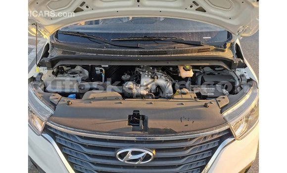 Buy Import Hyundai Chorus White Truck in Import - Dubai in Central Kenya Buy Import Hyundai Chorus White Truck in Import - Dubai in Central Kenya