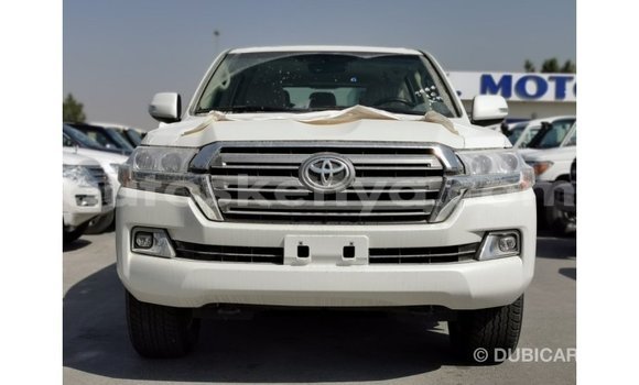 Imported Toyota Land Cruiser White Makiinaa iti Import - Dubai keessatti Central Kenya keessatti Imported Toyota Land Cruiser White Makiinaa iti Import - Dubai keessatti Central Kenya keessatti