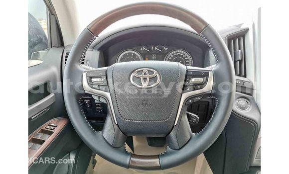 Nunua Imported Toyota Land Cruiser Nyeusi Gari ndani ya Import - Dubai nchini Kati Kenya Nunua Imported Toyota Land Cruiser Nyeusi Gari ndani ya Import - Dubai nchini Kati Kenya