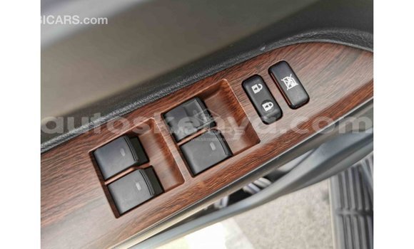 Nunua Imported Toyota Land Cruiser Nyeusi Gari ndani ya Import - Dubai nchini Kati Kenya Nunua Imported Toyota Land Cruiser Nyeusi Gari ndani ya Import - Dubai nchini Kati Kenya