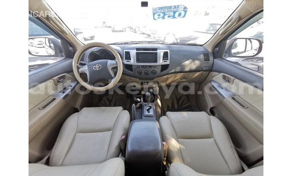 Nunua Imported Toyota Fortuner Nyeupe Gari ndani ya Import - Dubai nchini Kati Kenya Nunua Imported Toyota Fortuner Nyeupe Gari ndani ya Import - Dubai nchini Kati Kenya