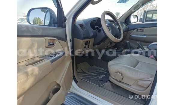 Nunua Imported Toyota Fortuner Nyeupe Gari ndani ya Import - Dubai nchini Kati Kenya Nunua Imported Toyota Fortuner Nyeupe Gari ndani ya Import - Dubai nchini Kati Kenya