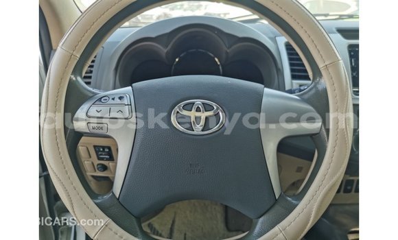 Nunua Imported Toyota Fortuner Nyeupe Gari ndani ya Import - Dubai nchini Kati Kenya Nunua Imported Toyota Fortuner Nyeupe Gari ndani ya Import - Dubai nchini Kati Kenya