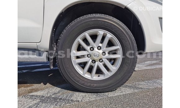 Nunua Imported Toyota Fortuner Nyeupe Gari ndani ya Import - Dubai nchini Kati Kenya Nunua Imported Toyota Fortuner Nyeupe Gari ndani ya Import - Dubai nchini Kati Kenya