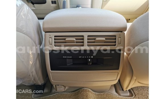 Nunua Imported Toyota Land Cruiser Nyeupe Gari ndani ya Import - Dubai nchini Kati Kenya Nunua Imported Toyota Land Cruiser Nyeupe Gari ndani ya Import - Dubai nchini Kati Kenya