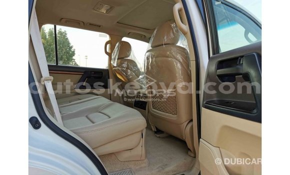 Buy Import Toyota Land Cruiser White Car in Import - Dubai in Central Kenya Buy Import Toyota Land Cruiser White Car in Import - Dubai in Central Kenya