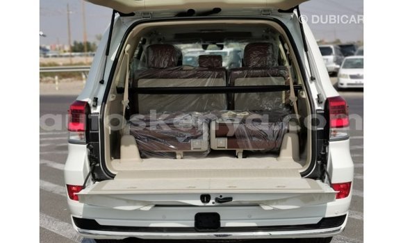 Imported Toyota Land Cruiser White Makiinaa iti Import - Dubai keessatti Central Kenya keessatti Imported Toyota Land Cruiser White Makiinaa iti Import - Dubai keessatti Central Kenya keessatti