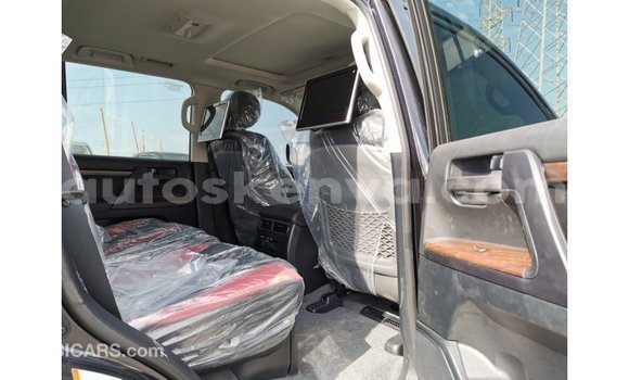 Nunua Imported Toyota Land Cruiser Nyeusi Gari ndani ya Import - Dubai nchini Kati Kenya Nunua Imported Toyota Land Cruiser Nyeusi Gari ndani ya Import - Dubai nchini Kati Kenya