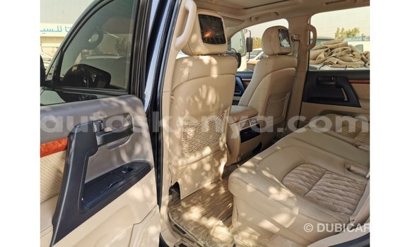 Nunua Imported Toyota Land Cruiser Nyeusi Gari ndani ya Import - Dubai nchini Kati Kenya Nunua Imported Toyota Land Cruiser Nyeusi Gari ndani ya Import - Dubai nchini Kati Kenya