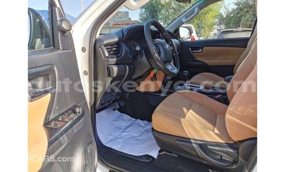 Imported Toyota Fortuner White Makiinaa iti Import - Dubai keessatti Central Kenya keessatti Imported Toyota Fortuner White Makiinaa iti Import - Dubai keessatti Central Kenya keessatti