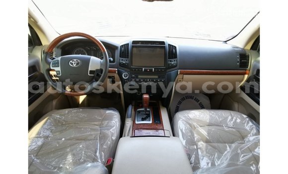 Imported Toyota Land Cruiser White Makiinaa iti Import - Dubai keessatti Central Kenya keessatti Imported Toyota Land Cruiser White Makiinaa iti Import - Dubai keessatti Central Kenya keessatti