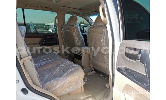 Imported Toyota Land Cruiser White Makiinaa iti Import - Dubai keessatti Central Kenya keessatti Imported Toyota Land Cruiser White Makiinaa iti Import - Dubai keessatti Central Kenya keessatti
