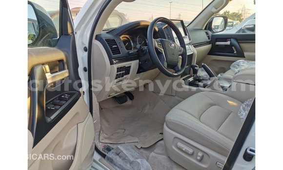 Nunua Imported Toyota Land Cruiser Nyeupe Gari ndani ya Import - Dubai nchini Kati Kenya Nunua Imported Toyota Land Cruiser Nyeupe Gari ndani ya Import - Dubai nchini Kati Kenya