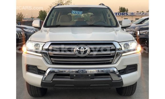 Nunua Imported Toyota Land Cruiser Nyeupe Gari ndani ya Import - Dubai nchini Kati Kenya Nunua Imported Toyota Land Cruiser Nyeupe Gari ndani ya Import - Dubai nchini Kati Kenya