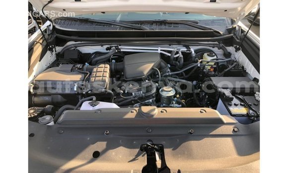 Nunua Imported Toyota Prado Nyeupe Gari ndani ya Import - Dubai nchini Kati Kenya Nunua Imported Toyota Prado Nyeupe Gari ndani ya Import - Dubai nchini Kati Kenya