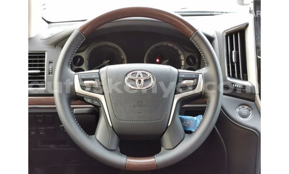 Nunua Imported Toyota Land Cruiser Nyeupe Gari ndani ya Import - Dubai nchini Kati Kenya Nunua Imported Toyota Land Cruiser Nyeupe Gari ndani ya Import - Dubai nchini Kati Kenya