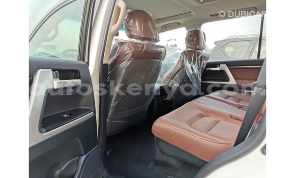 Nunua Imported Toyota Land Cruiser Nyeupe Gari ndani ya Import - Dubai nchini Kati Kenya Nunua Imported Toyota Land Cruiser Nyeupe Gari ndani ya Import - Dubai nchini Kati Kenya