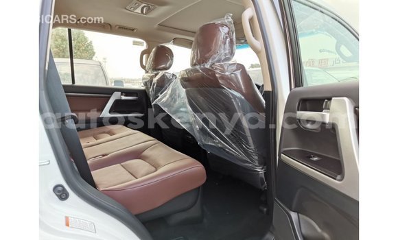 Nunua Imported Toyota Land Cruiser Nyeupe Gari ndani ya Import - Dubai nchini Kati Kenya Nunua Imported Toyota Land Cruiser Nyeupe Gari ndani ya Import - Dubai nchini Kati Kenya
