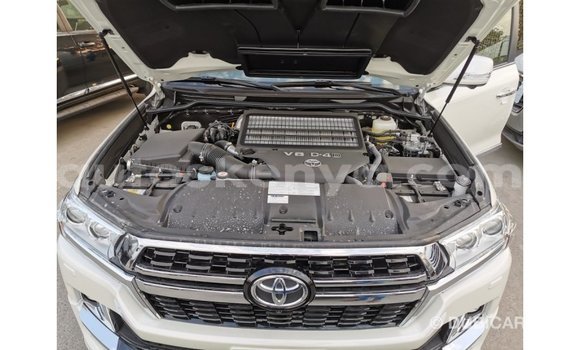 Nunua Imported Toyota Land Cruiser Nyeupe Gari ndani ya Import - Dubai nchini Kati Kenya Nunua Imported Toyota Land Cruiser Nyeupe Gari ndani ya Import - Dubai nchini Kati Kenya
