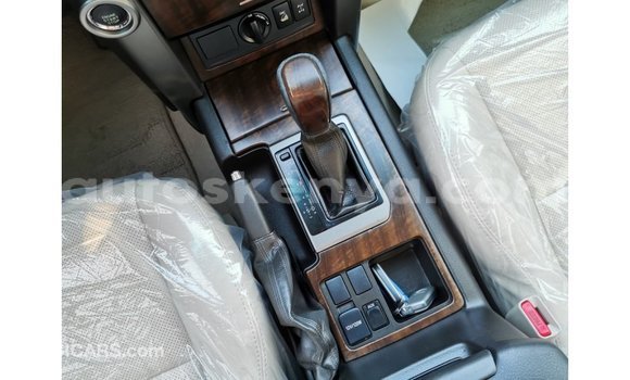 Imported Toyota Prado White Makiinaa iti Import - Dubai keessatti Central Kenya keessatti Imported Toyota Prado White Makiinaa iti Import - Dubai keessatti Central Kenya keessatti