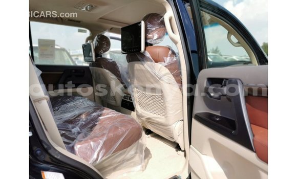 Nunua Imported Toyota Land Cruiser Nyeusi Gari ndani ya Import - Dubai nchini Kati Kenya Nunua Imported Toyota Land Cruiser Nyeusi Gari ndani ya Import - Dubai nchini Kati Kenya